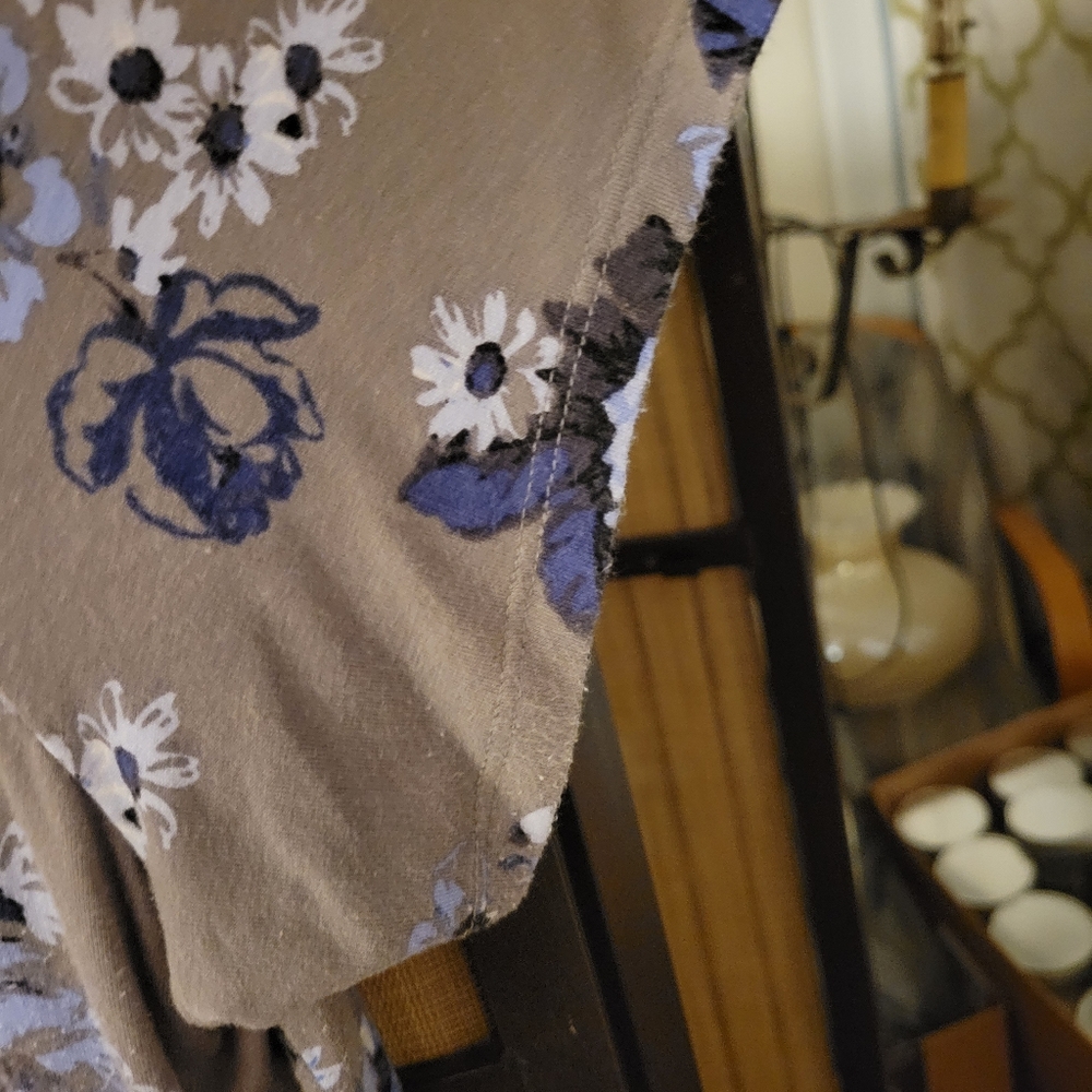 Torrid Size 2 Top 🦋 - Picture 4 of 4